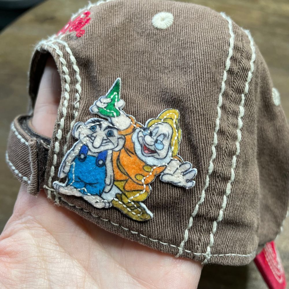 Disney Parks Epcot Baseball Cap Hat Adult One‎ Size Snow White Dwarf